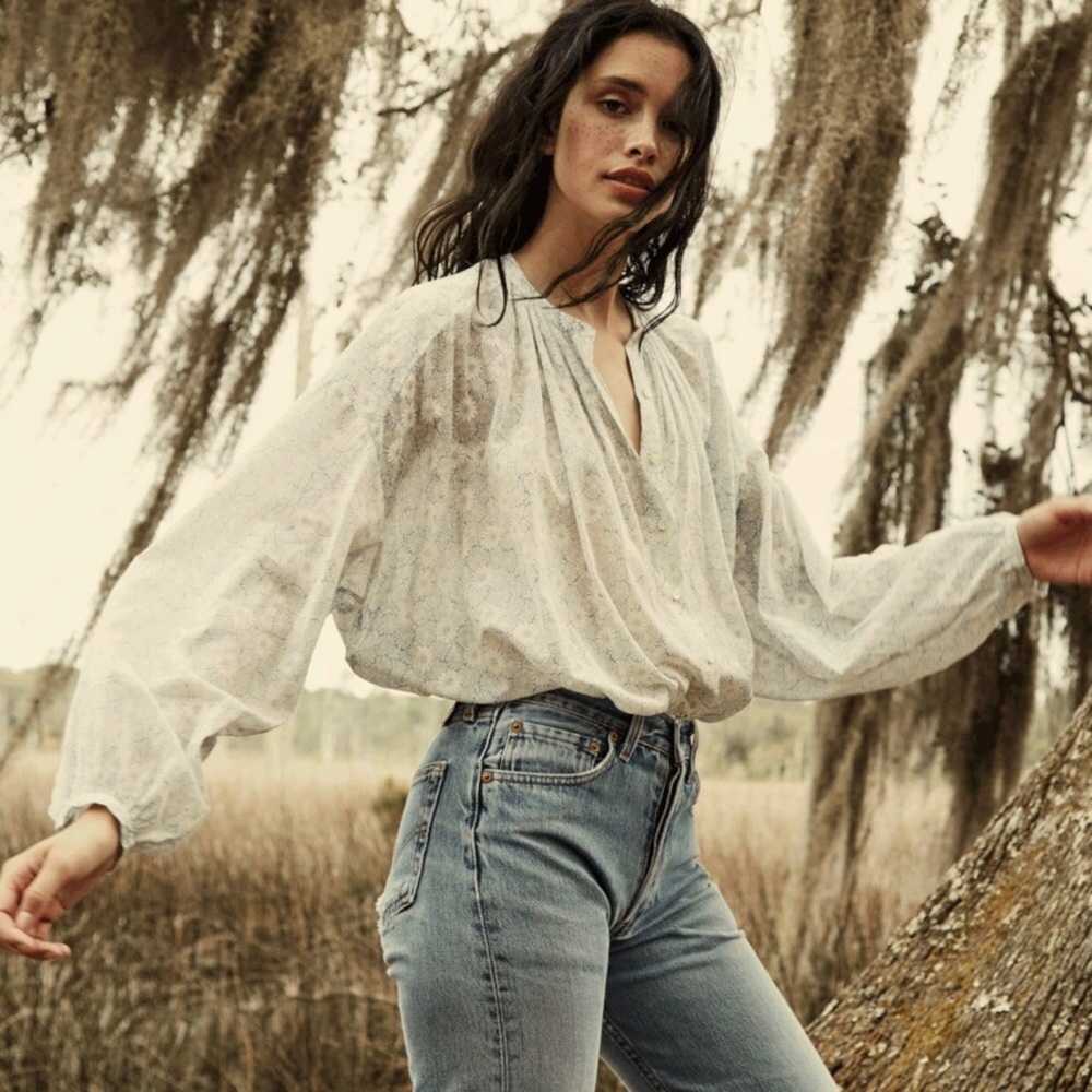Doen Jane blouse in rare Summer Blue Daisy. 
Size Small.